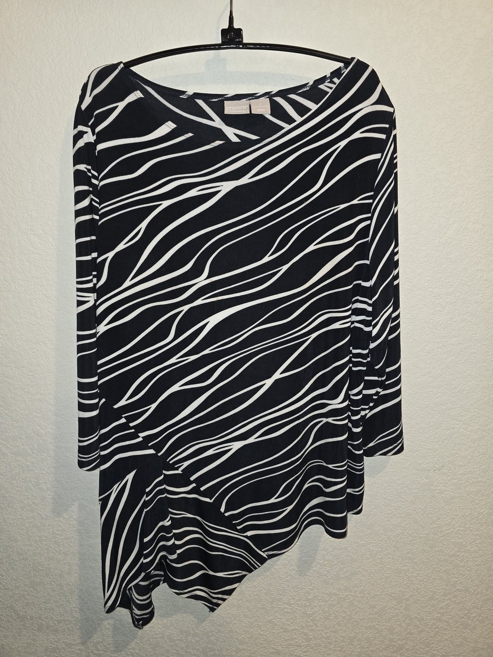 Chico's Travelers Black White Wave Stripe Asymmetrical Hem Top - Size 2